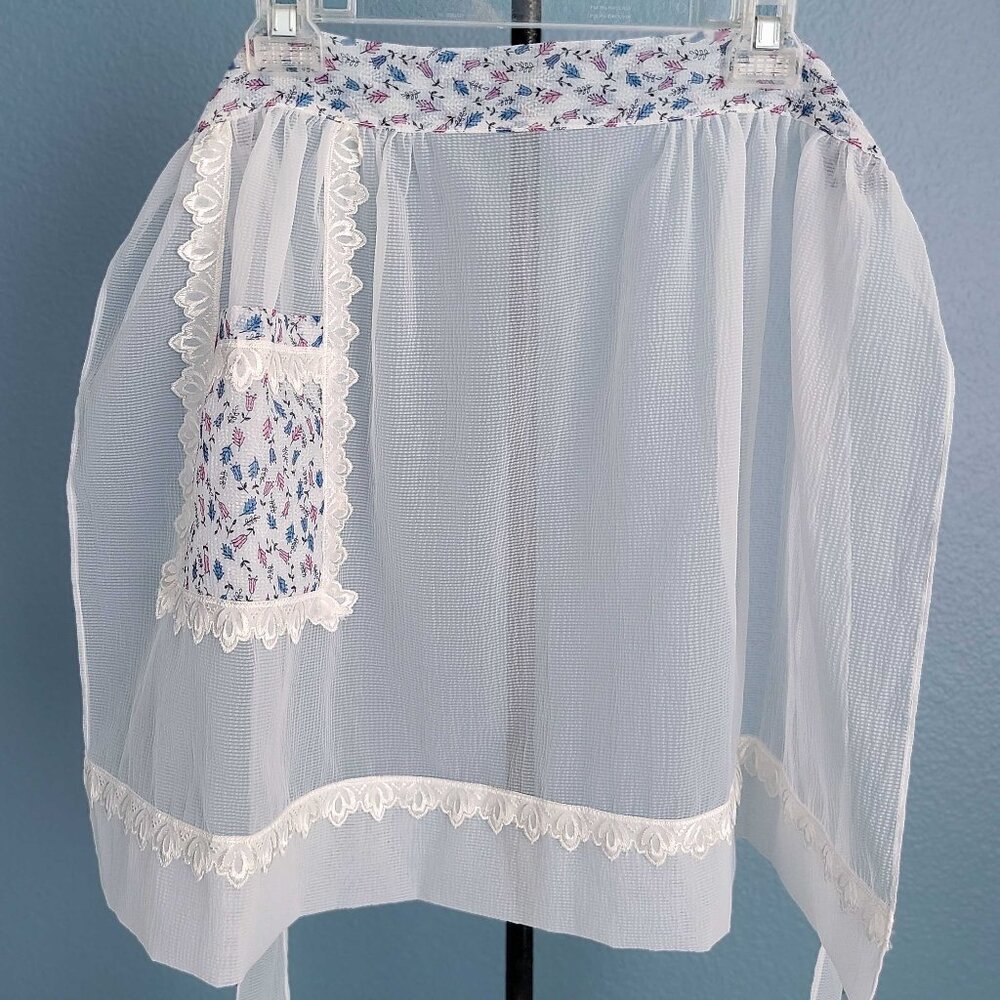 VINTAGE 1950’s Sheer Hostess Half Apron – EXCELLENT